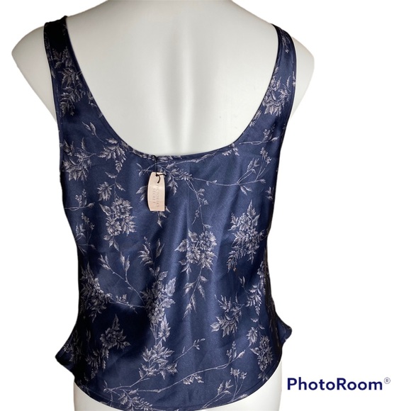 NWT Victoria's Secret Sleeveless Silk Shell / Blue Batik Size L - Picture 3 of 7